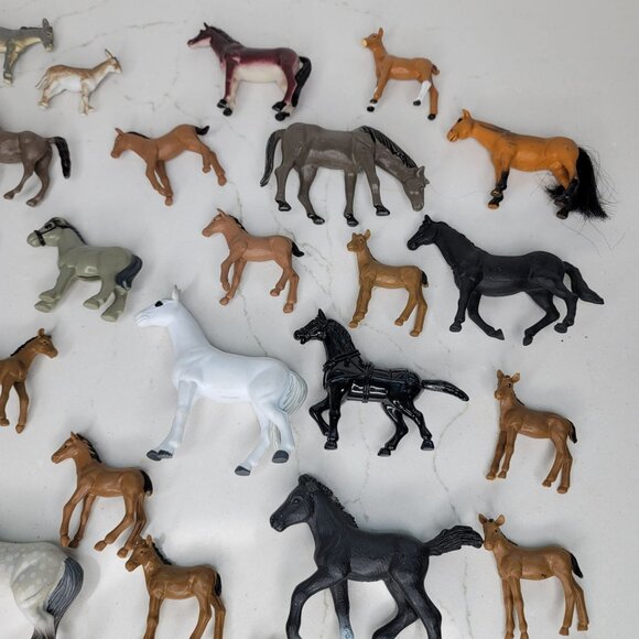 Vintage Plastic Horse Figurines farm playset cake toppers toy horse lot. - Picture 3 of 9